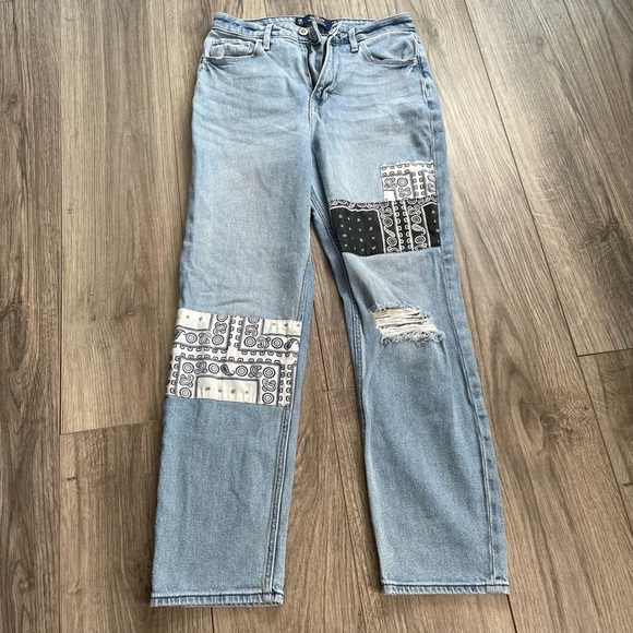 Hollister Ultra High Rise Mom‎ Jeans Patchwork Bandana - Picture 1 of 8